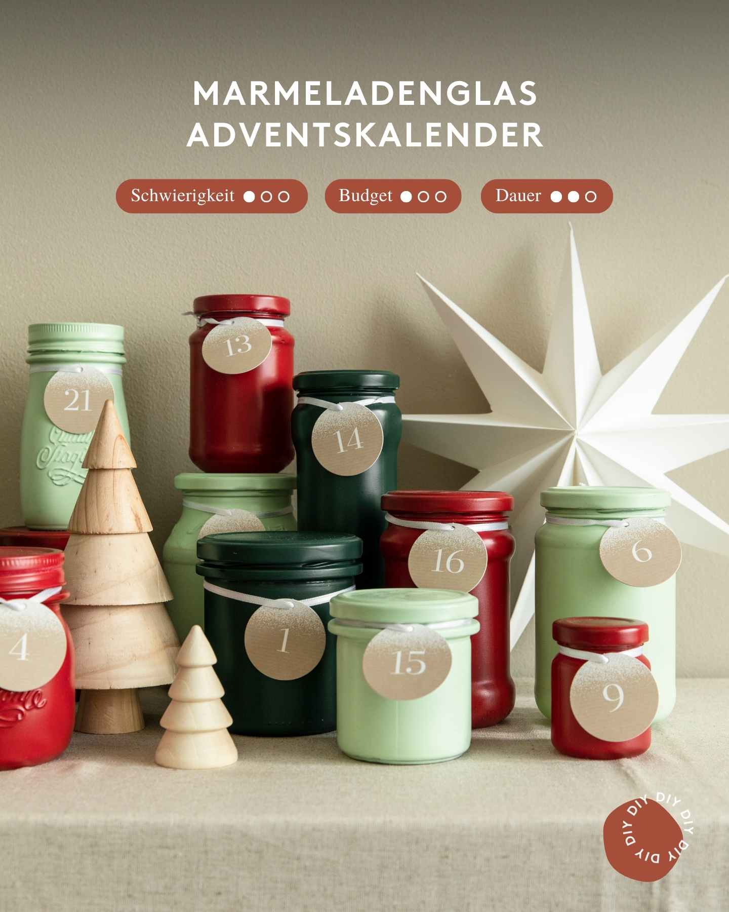 Adventskalender selber basteln aus alten Gläsern und Sprühfarbe.