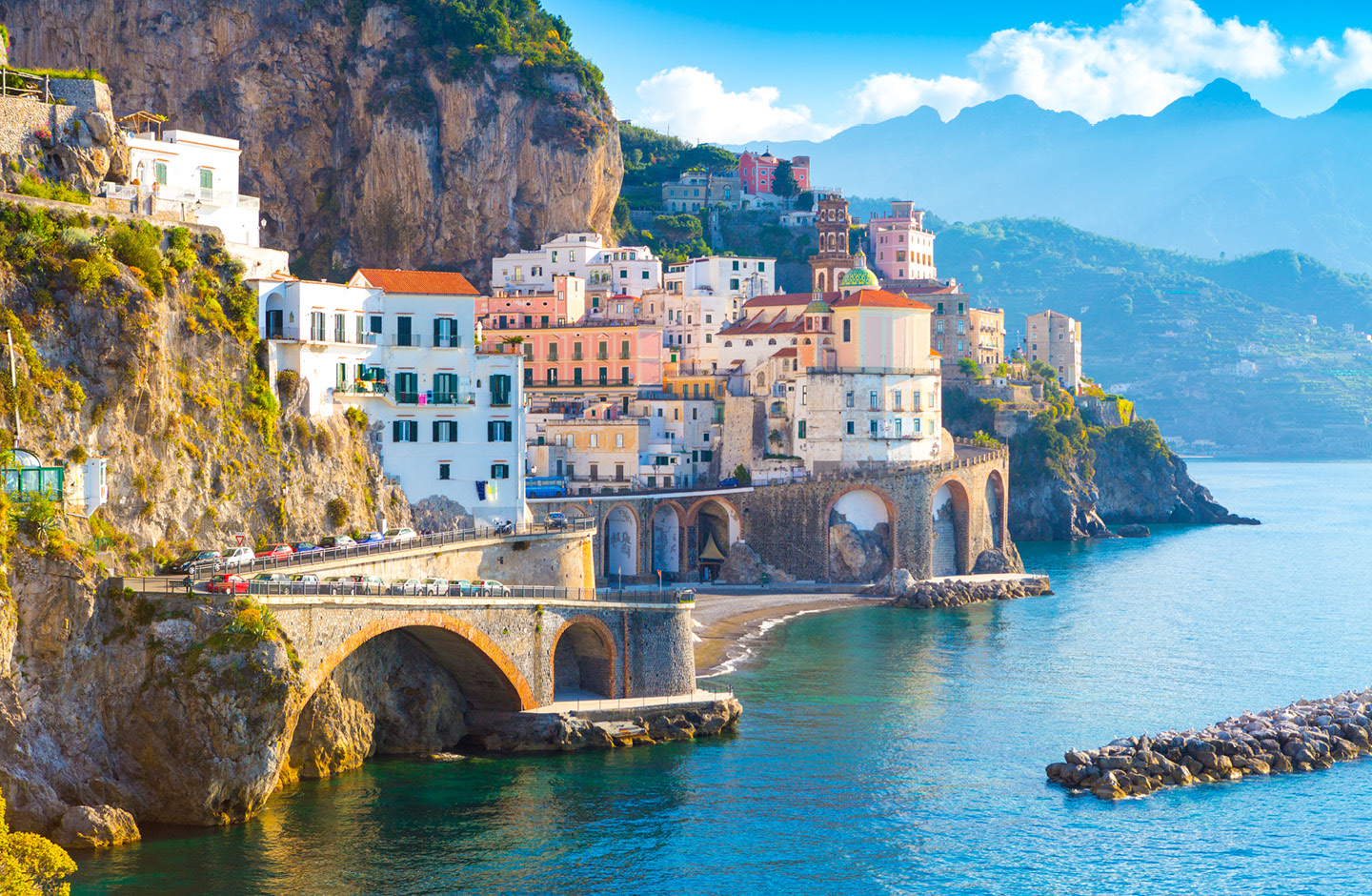 Blick auf Amalfi im Sommer